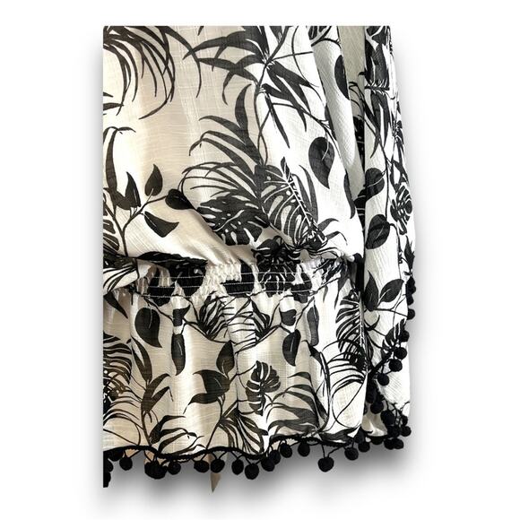 VINCE CAMUTO🎈SOLD black & white tropical flower Caftan with black ball fringe M - Picture 8 of 12